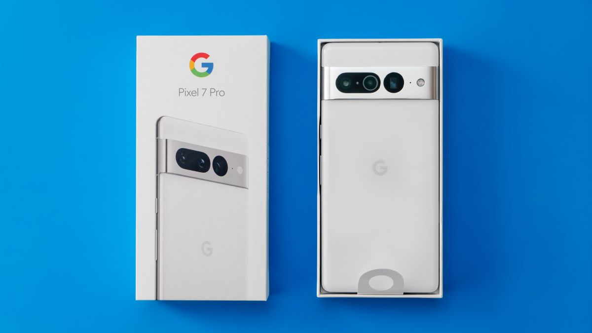 Google Pixel 7 Pro in its box on a blue background
